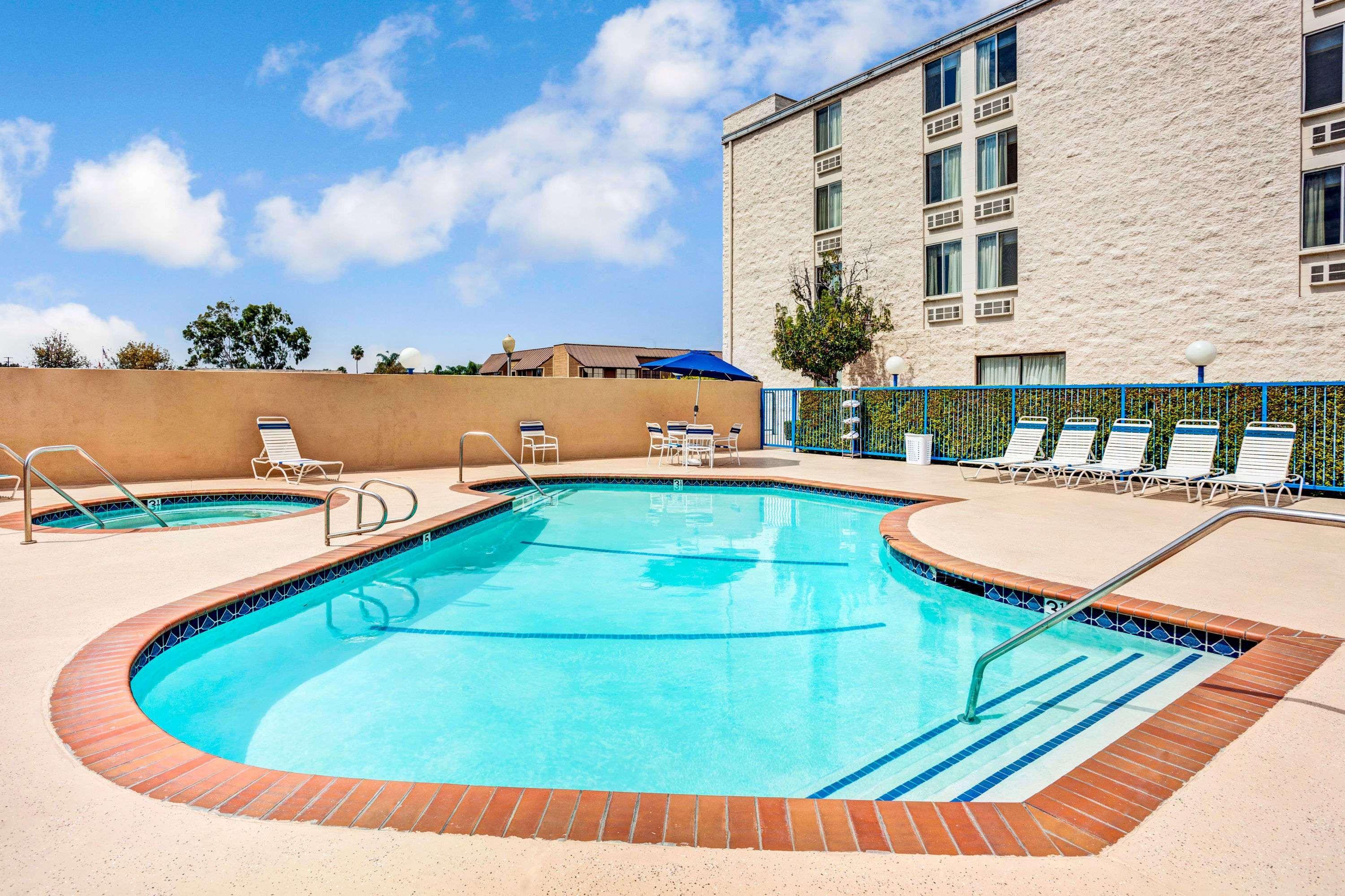Days Inn & Suites By Wyndham Fullerton Exterior foto