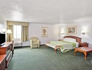 Days Inn & Suites By Wyndham Fullerton Exterior foto