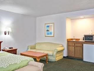 Days Inn & Suites By Wyndham Fullerton Exterior foto