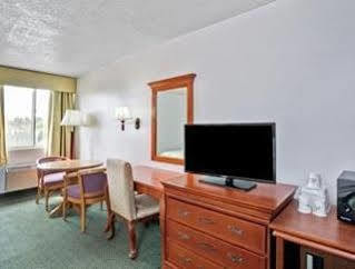 Days Inn & Suites By Wyndham Fullerton Exterior foto